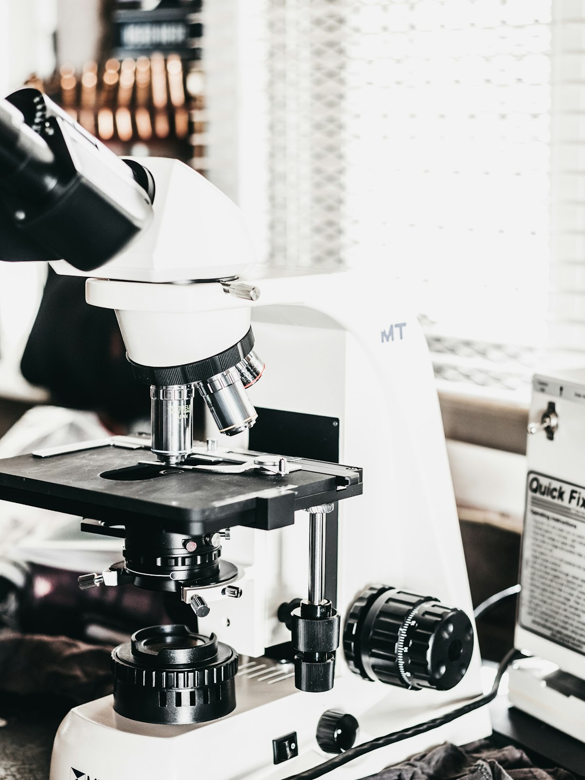 Laboratory analysis equipment